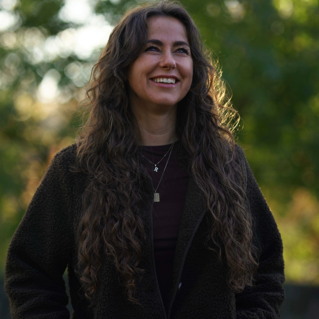 Kleurrijk Stippen Eenvoudig Vrouwen Beauty Instagram Post (1)